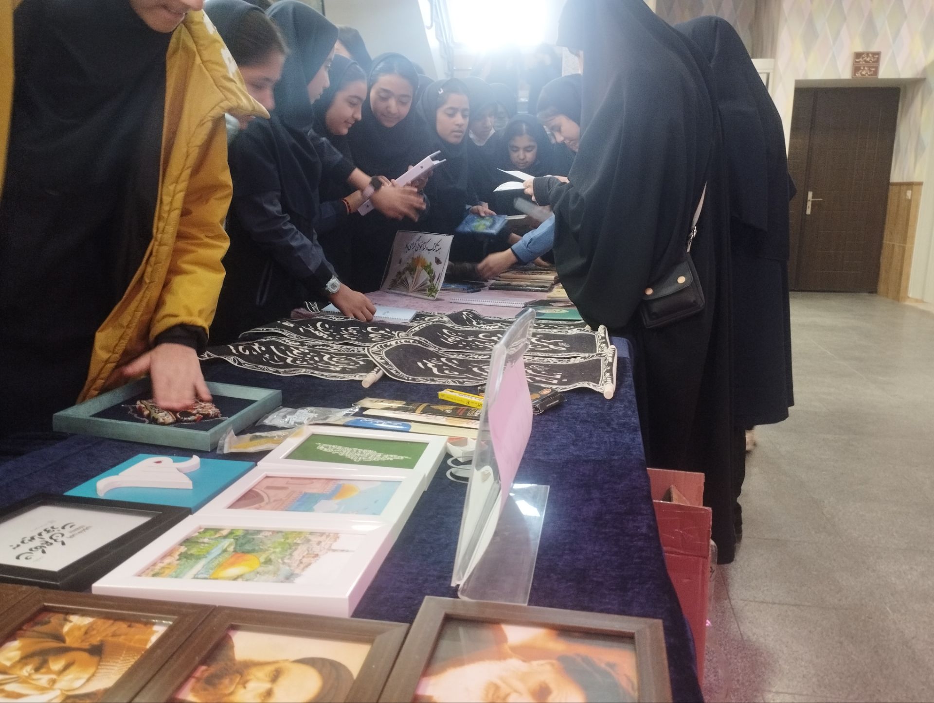 کتاب بخوانیم برای ایران